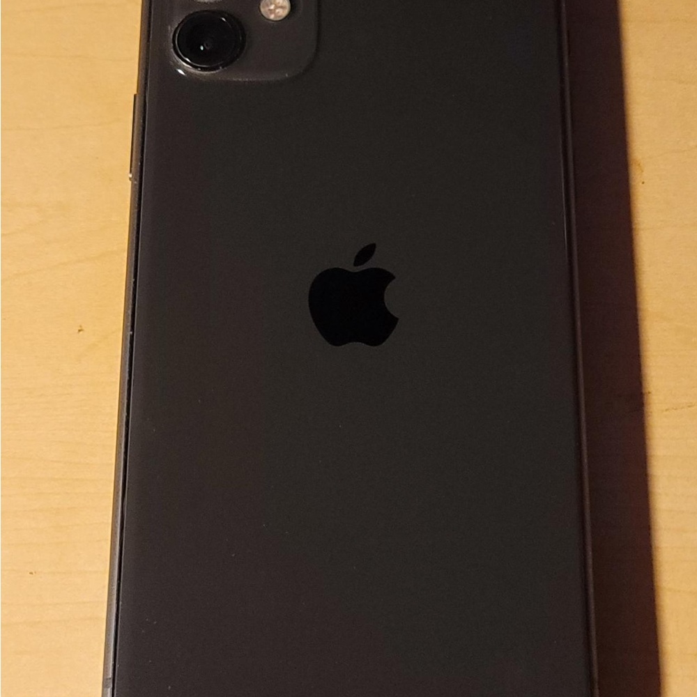 Apple iPhone 11 64GB unlocked in Black - Picture 1 of 7